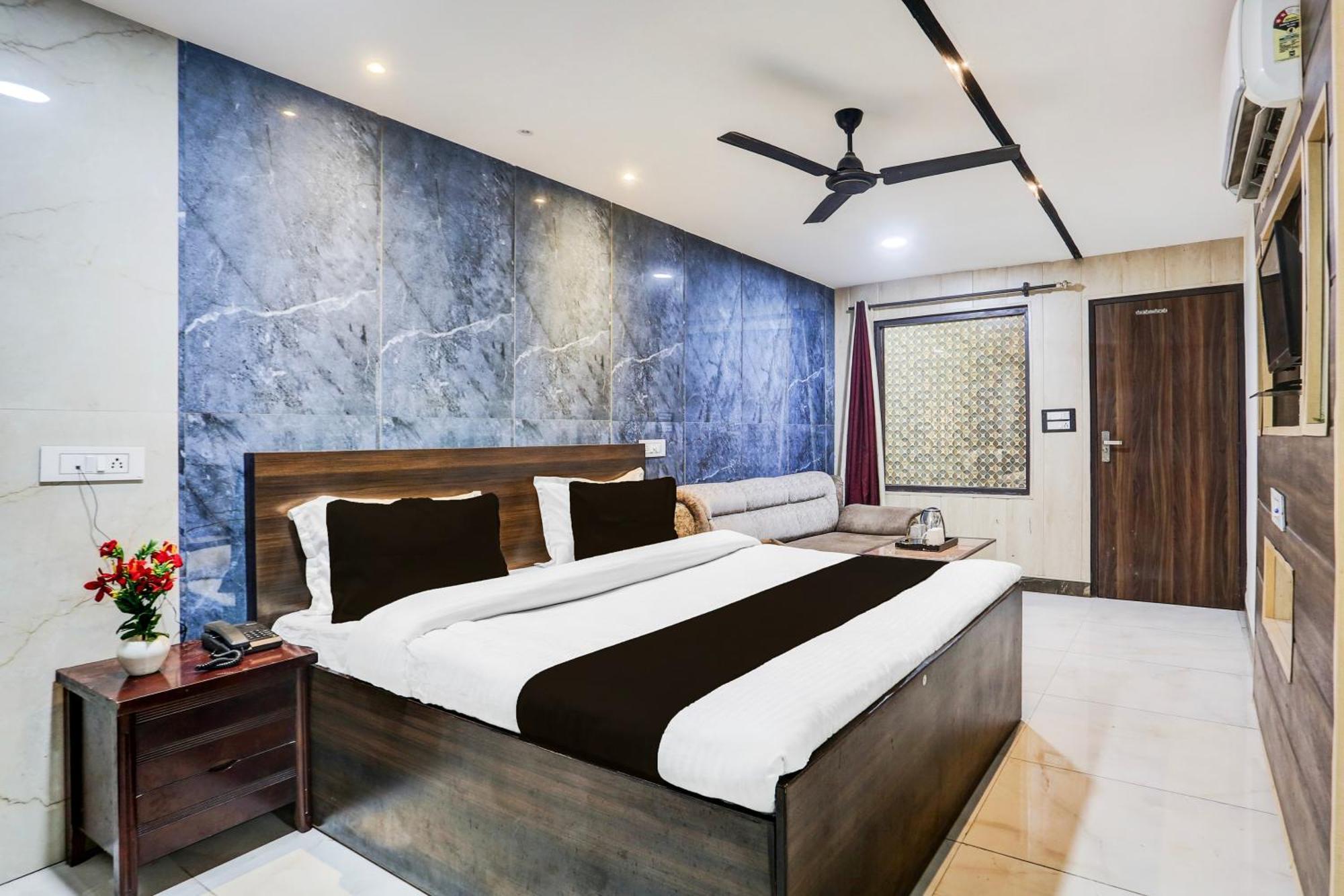 Super Townhouse Haibowal Chowk Ludhiana Dış mekan fotoğraf