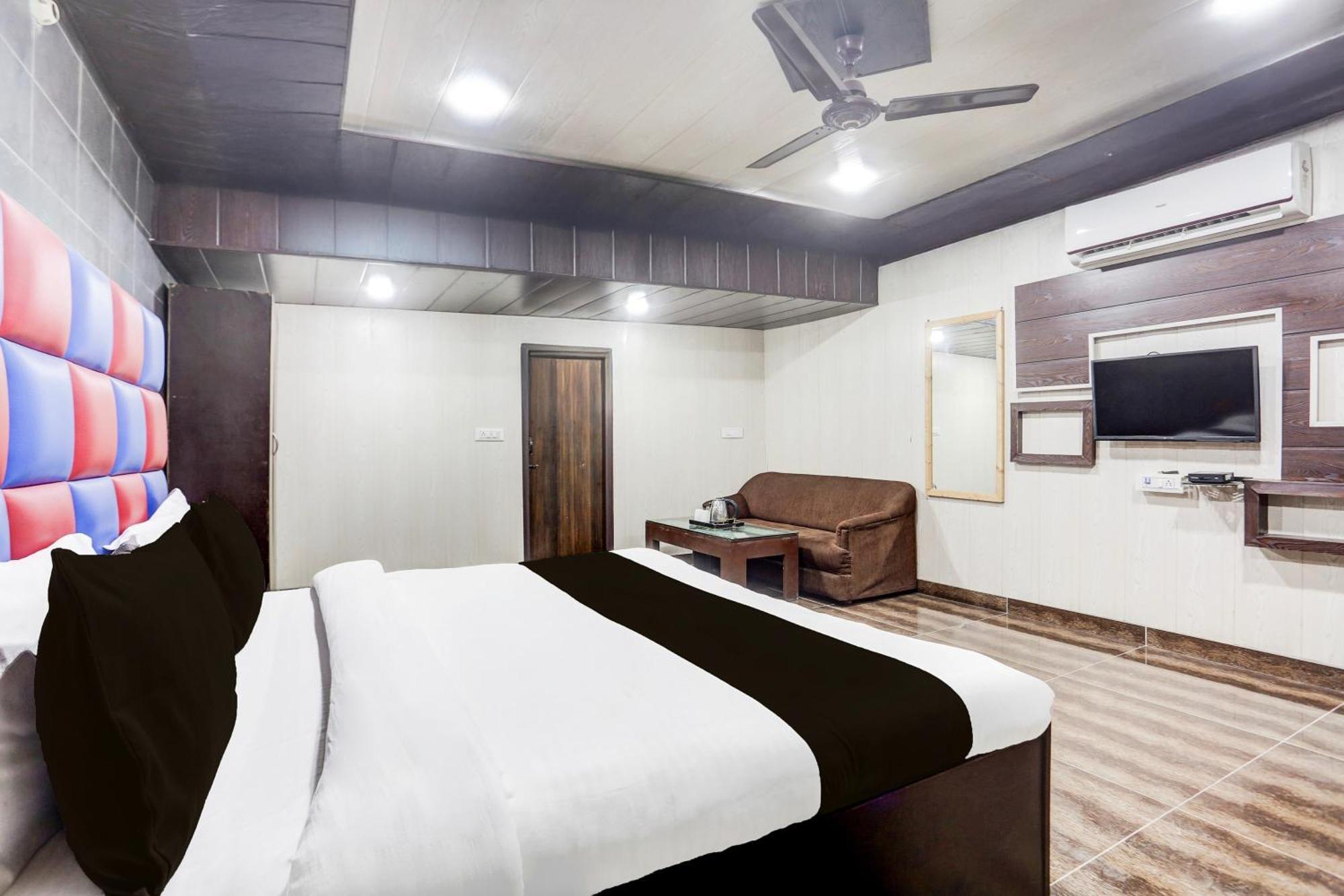 Super Townhouse Haibowal Chowk Ludhiana Dış mekan fotoğraf