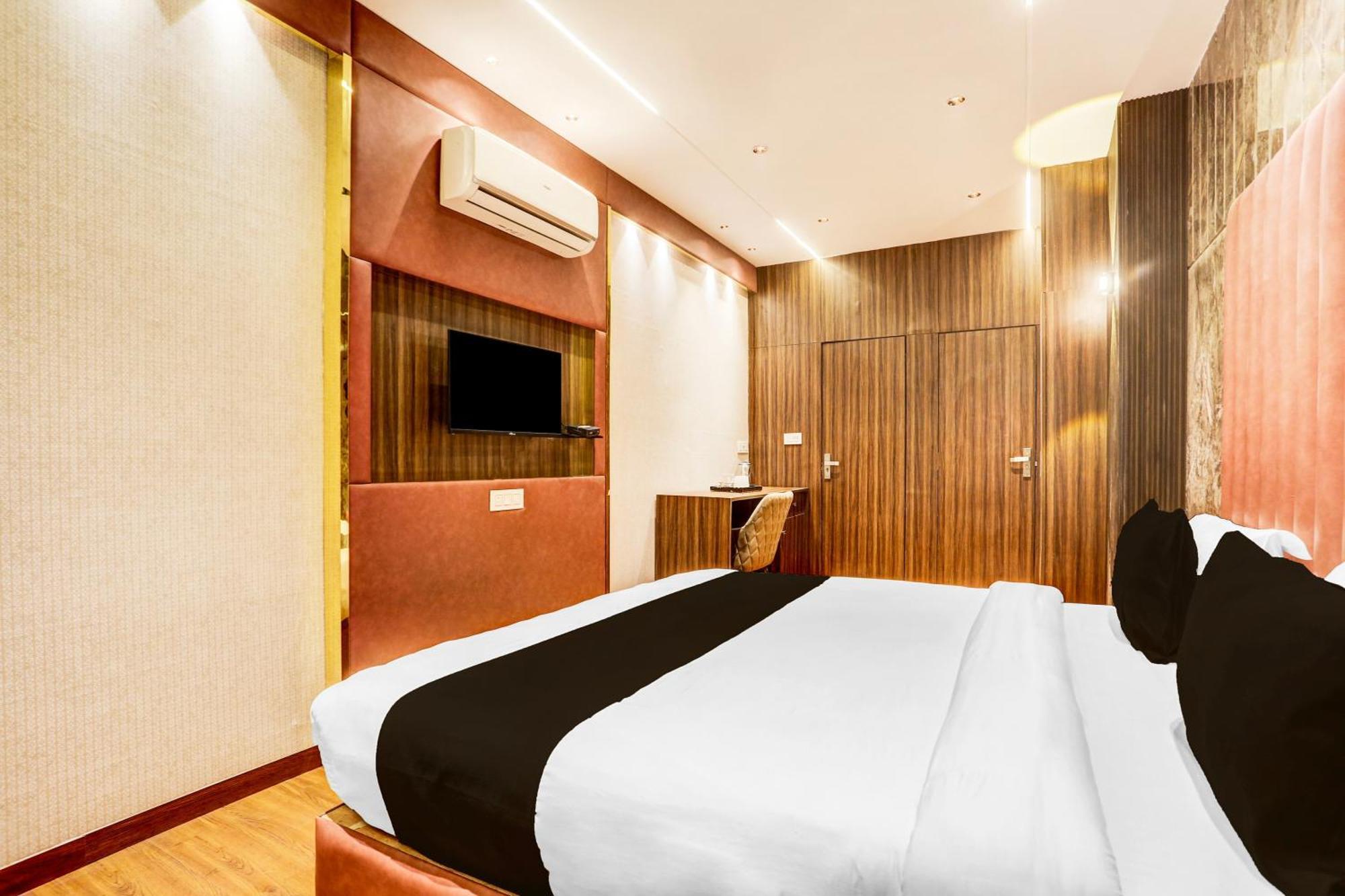Super Townhouse Haibowal Chowk Ludhiana Dış mekan fotoğraf