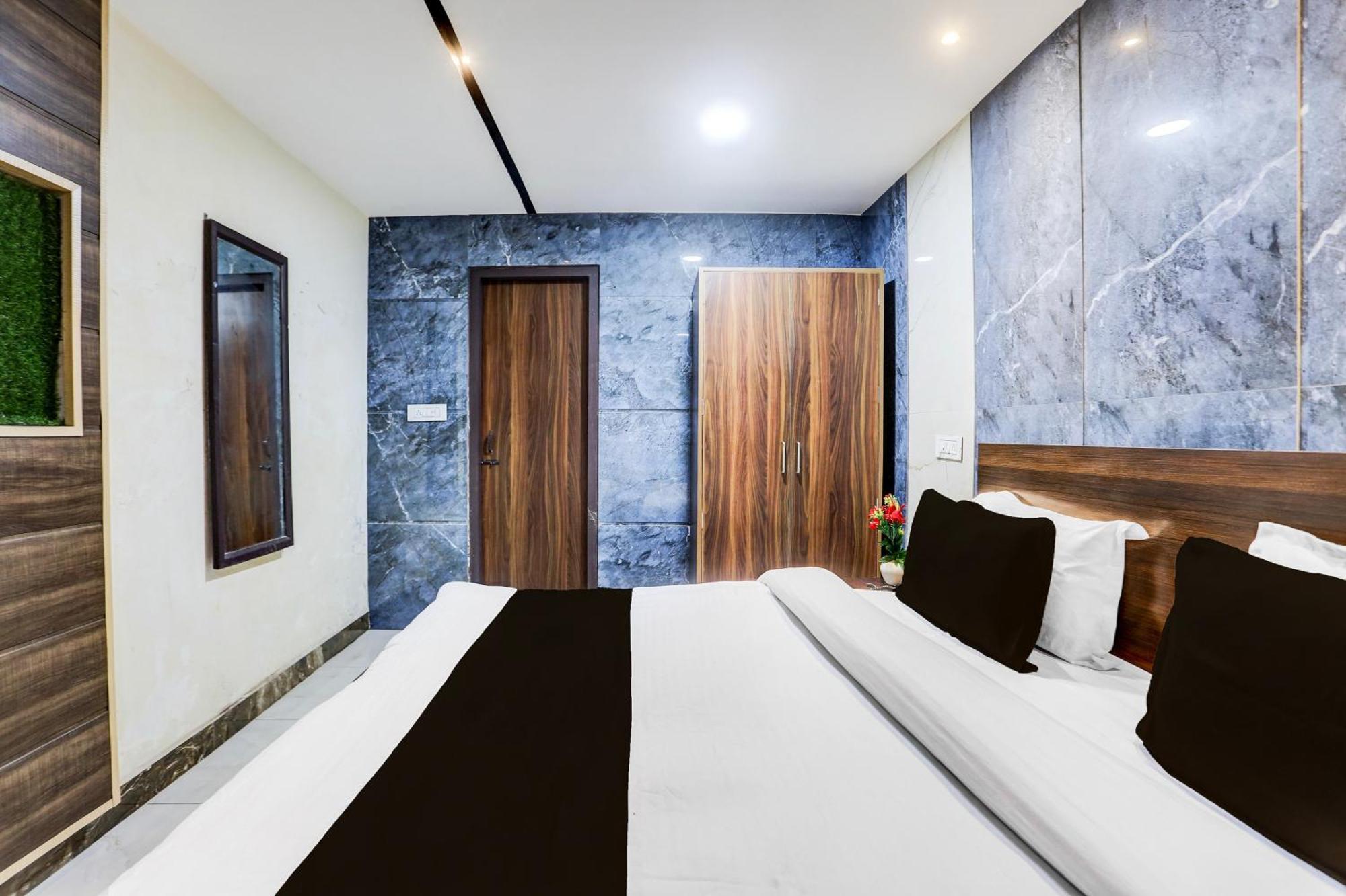 Super Townhouse Haibowal Chowk Ludhiana Dış mekan fotoğraf