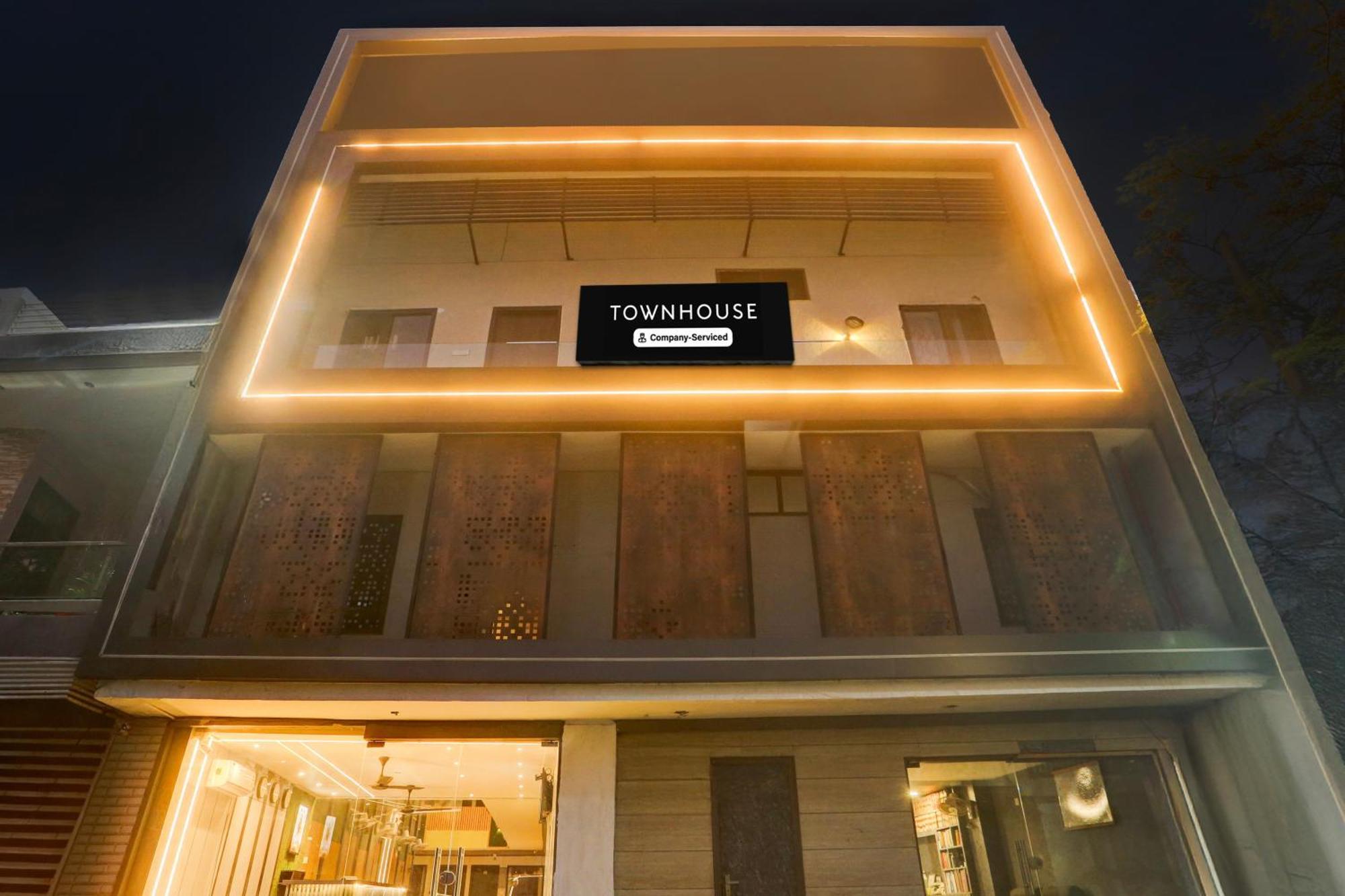 Super Townhouse Haibowal Chowk Ludhiana Dış mekan fotoğraf