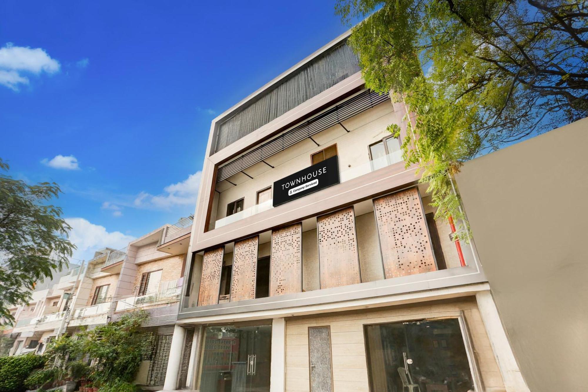 Super Townhouse Haibowal Chowk Ludhiana Dış mekan fotoğraf