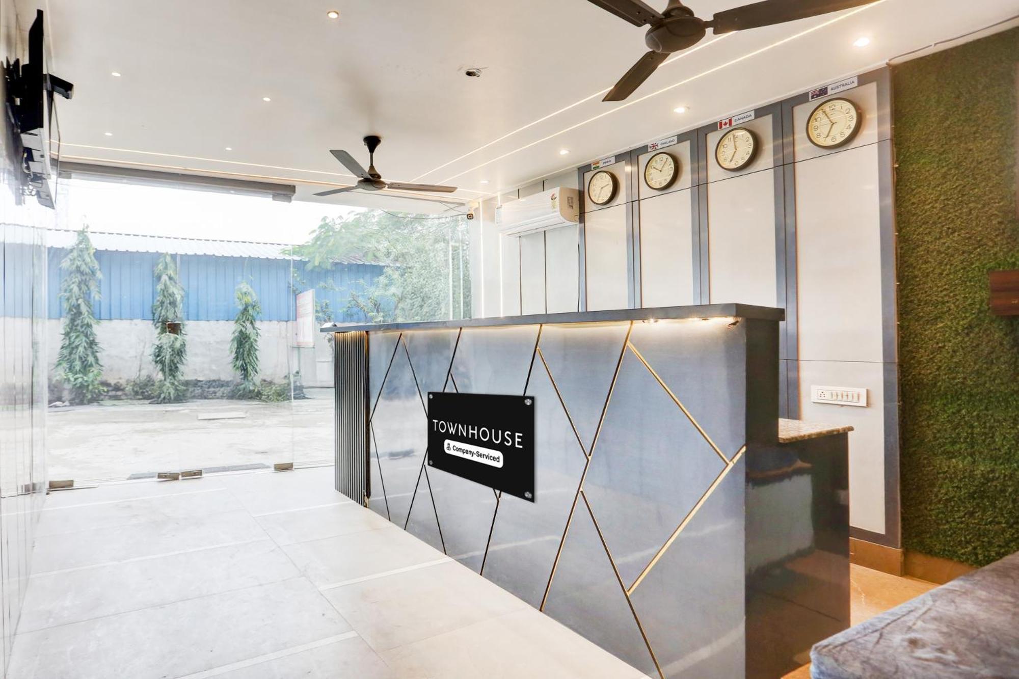 Super Townhouse Haibowal Chowk Ludhiana Dış mekan fotoğraf