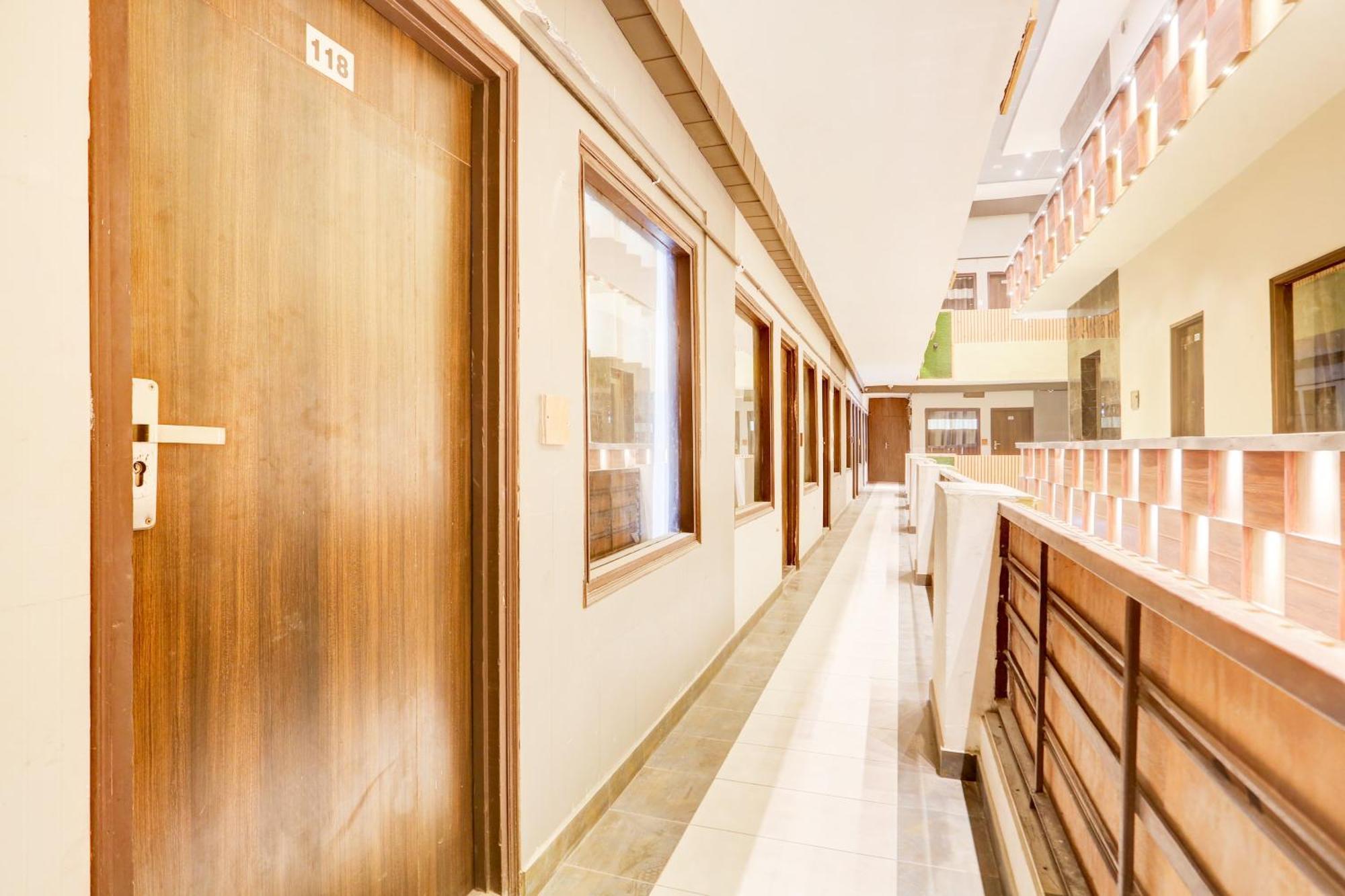 Super Townhouse Haibowal Chowk Ludhiana Dış mekan fotoğraf