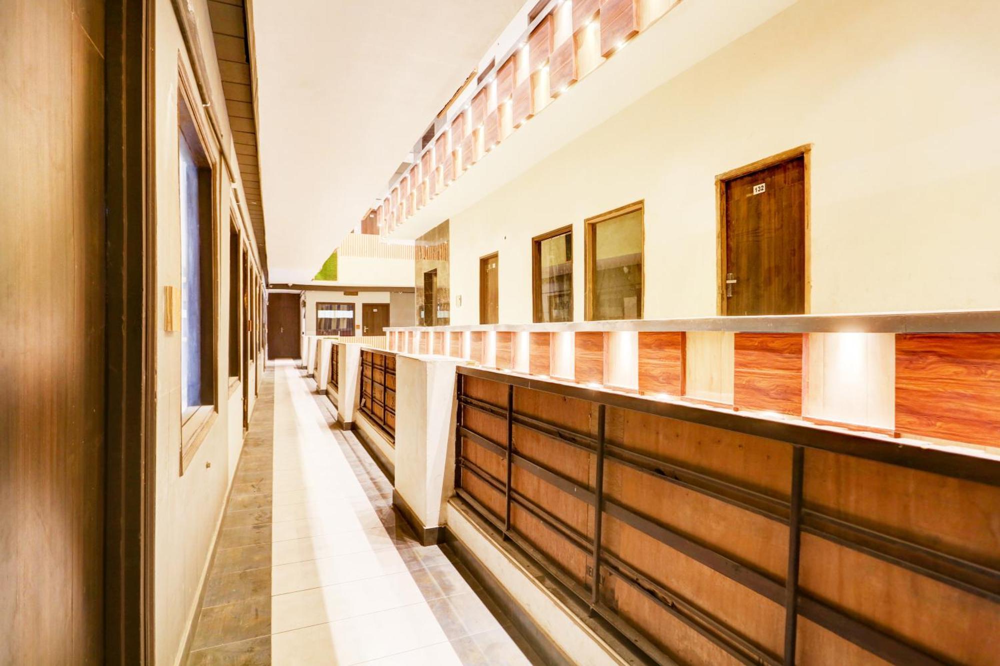 Super Townhouse Haibowal Chowk Ludhiana Dış mekan fotoğraf