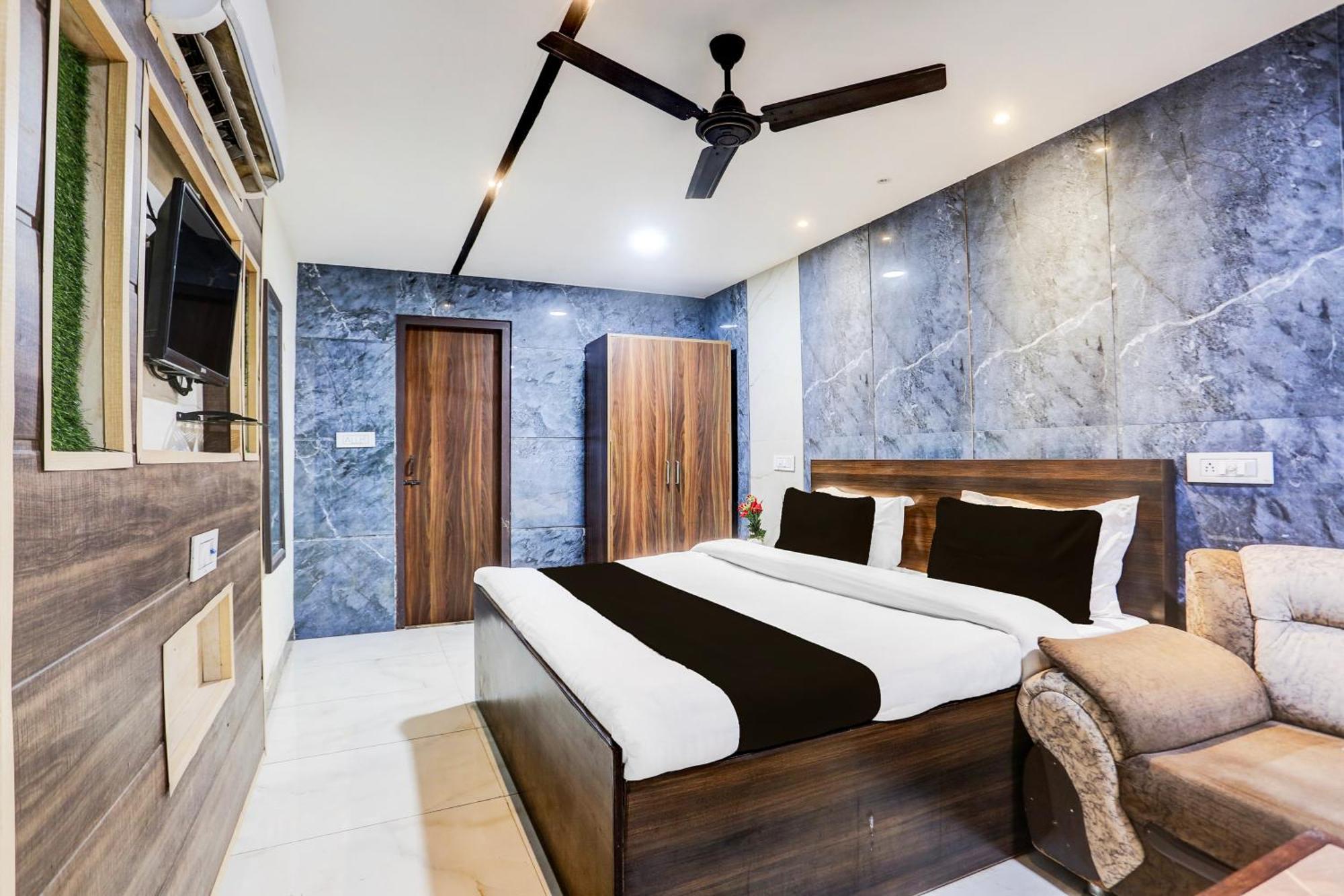 Super Townhouse Haibowal Chowk Ludhiana Dış mekan fotoğraf